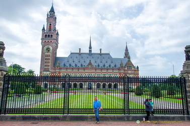 Tony in front of the Peace Palace